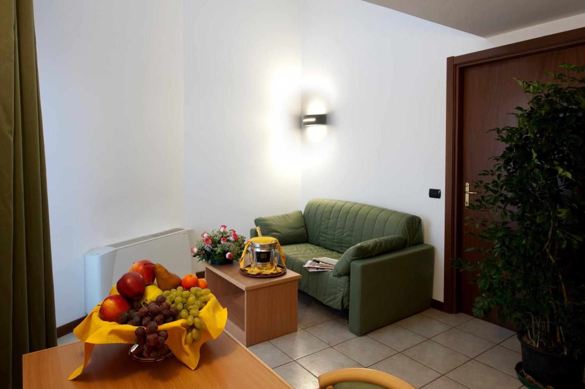 Hotel Roma Cassano Magnago Exteriör bild