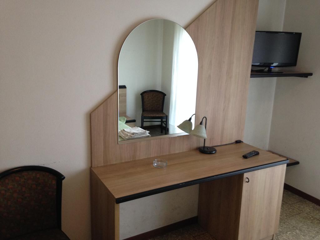 Hotel Roma Cassano Magnago Exteriör bild