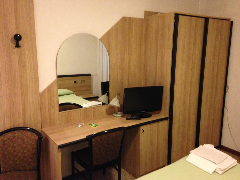 Hotel Roma Cassano Magnago Exteriör bild