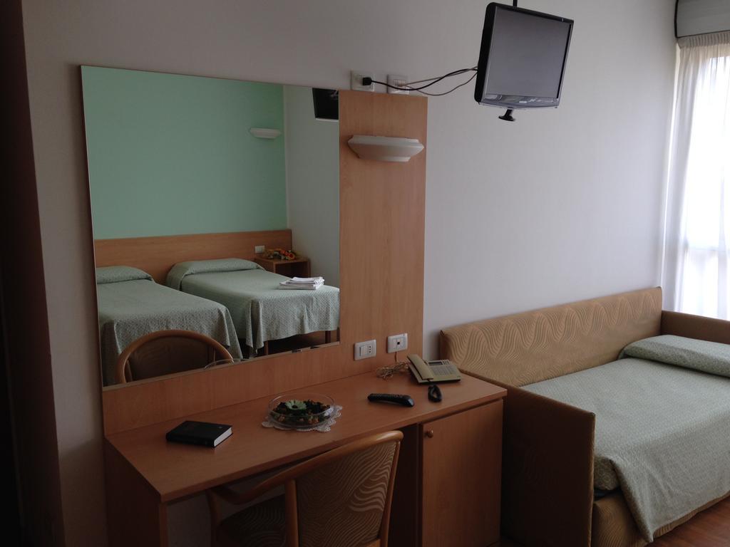 Hotel Roma Cassano Magnago Exteriör bild