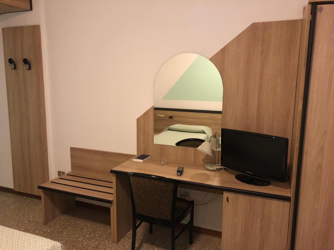 Hotel Roma Cassano Magnago Exteriör bild