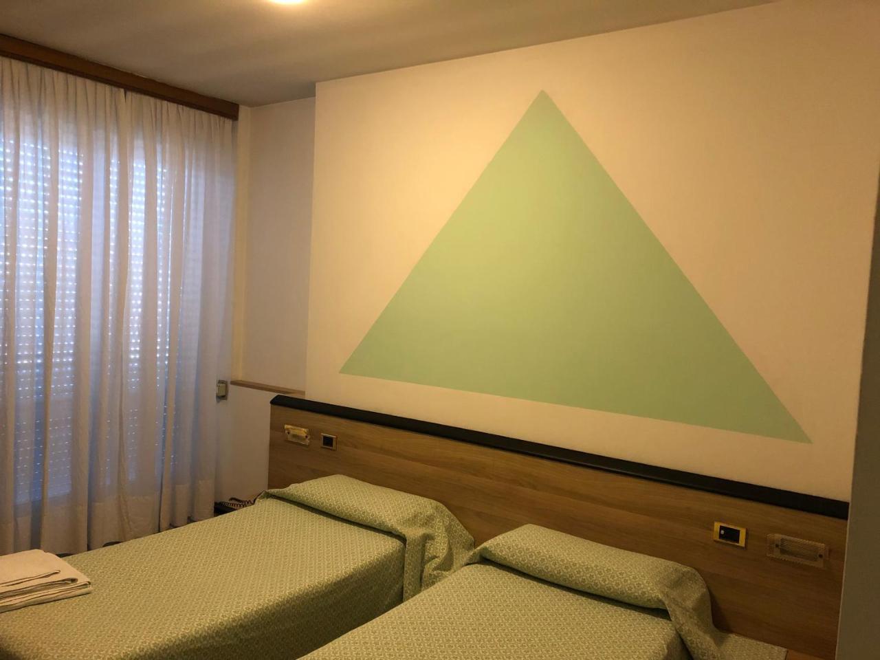 Hotel Roma Cassano Magnago Exteriör bild